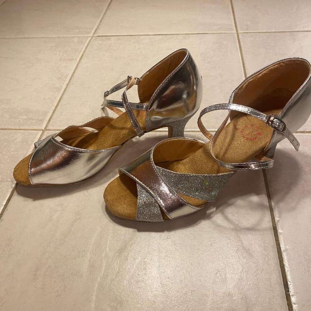 Stylish Women's Ballroom Dance Silver Metallic Glitter Open Toe - Picture 5 of 6